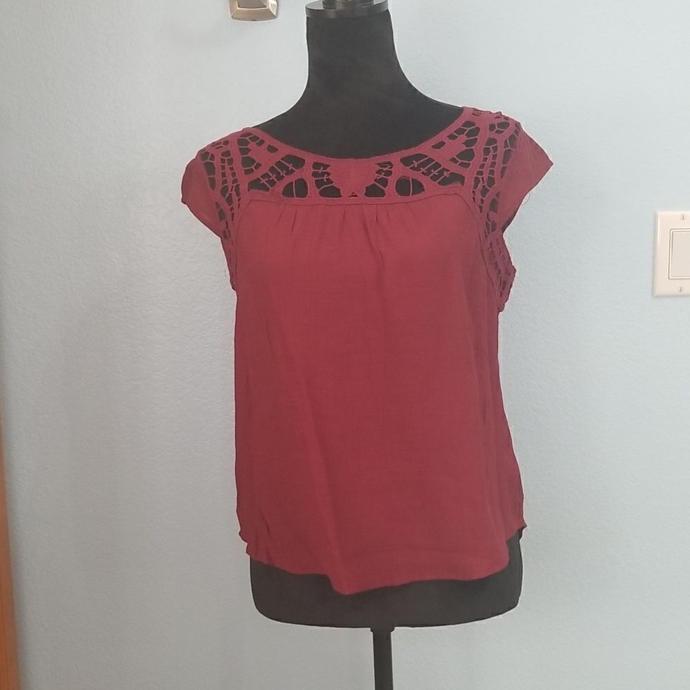 E & M crochet lace detail top